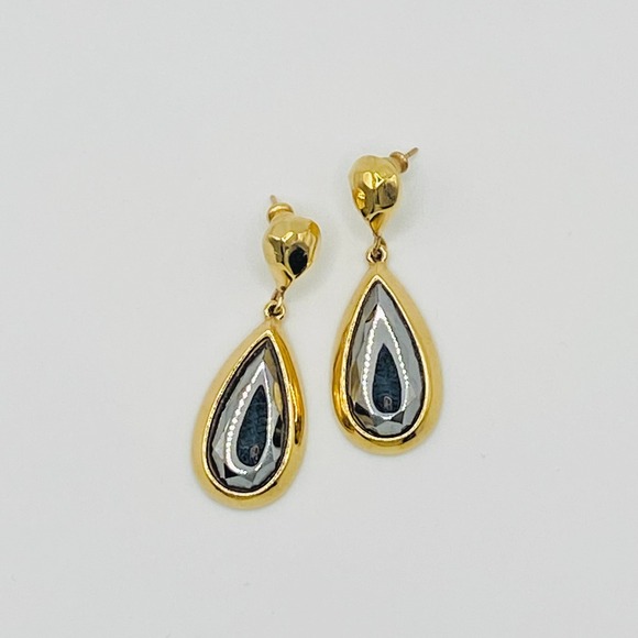 Givenchy Signed Teardrop Dangle Gold Tone Black Stone Pierced‎ Earrings 1 1/2" - Picture 2 of 5